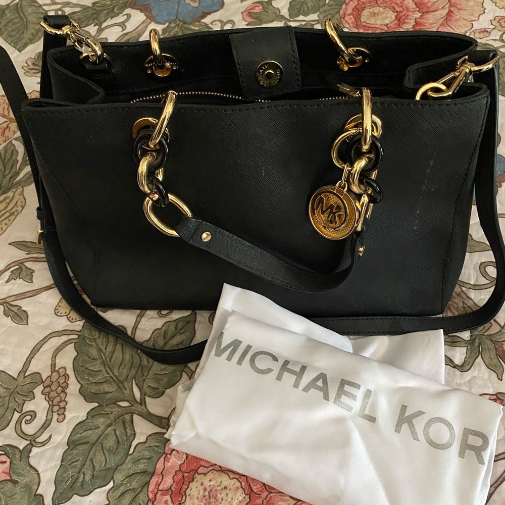 Michael kors satchel. In excellent condition.